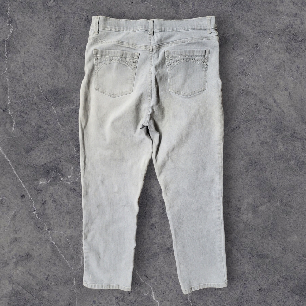 Gloria Vanderbilt Petite Amanda Straight Leg Jeans - Picture 3 of 6